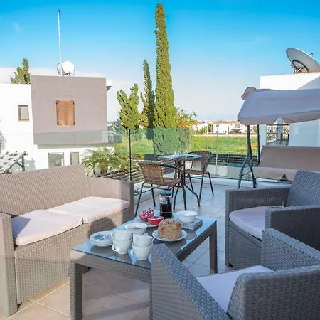 Kapparis Two Bedroom House فيلة *